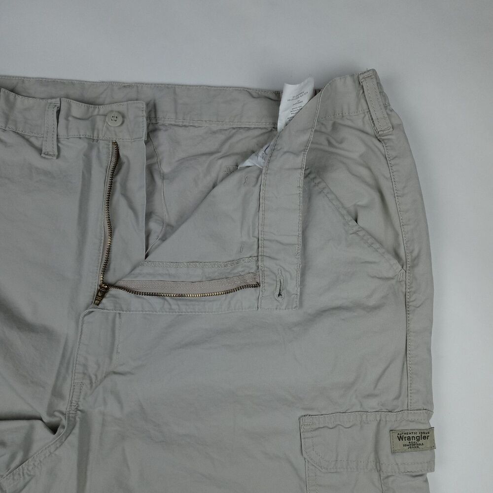 WRANGLER Shorts Cargo Pockets Men's Size 44 Casual Outdoor Beige - Picture 2 of 8